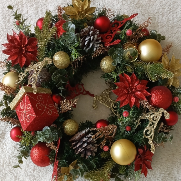 18" Christmas Wreath Handmade Red & Gold Reindeer - Picture 10 of 10